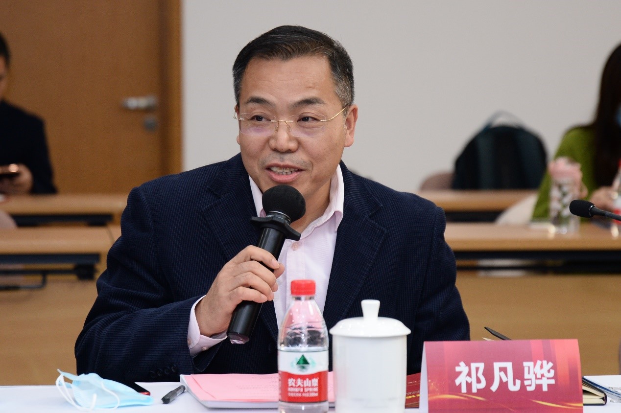 免费色情片