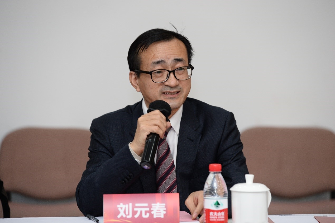 免费色情片