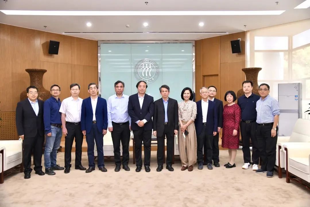 免费色情片
