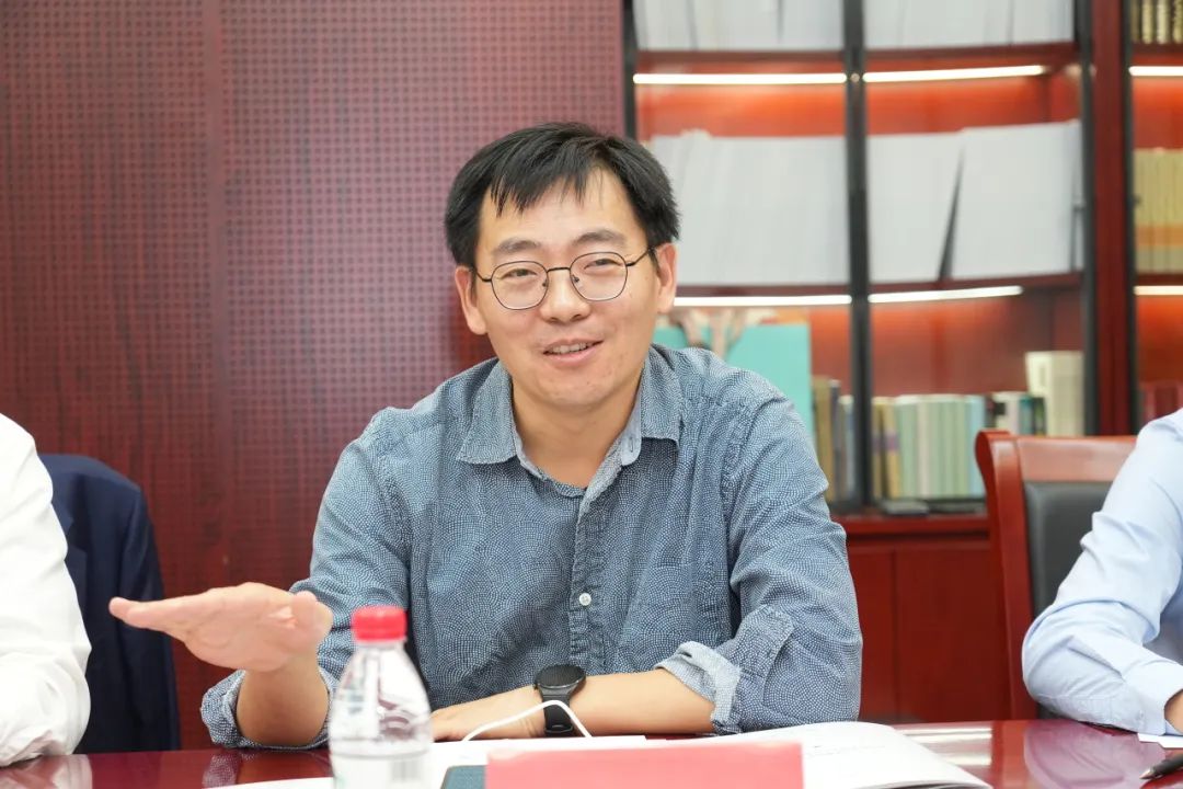 免费色情片