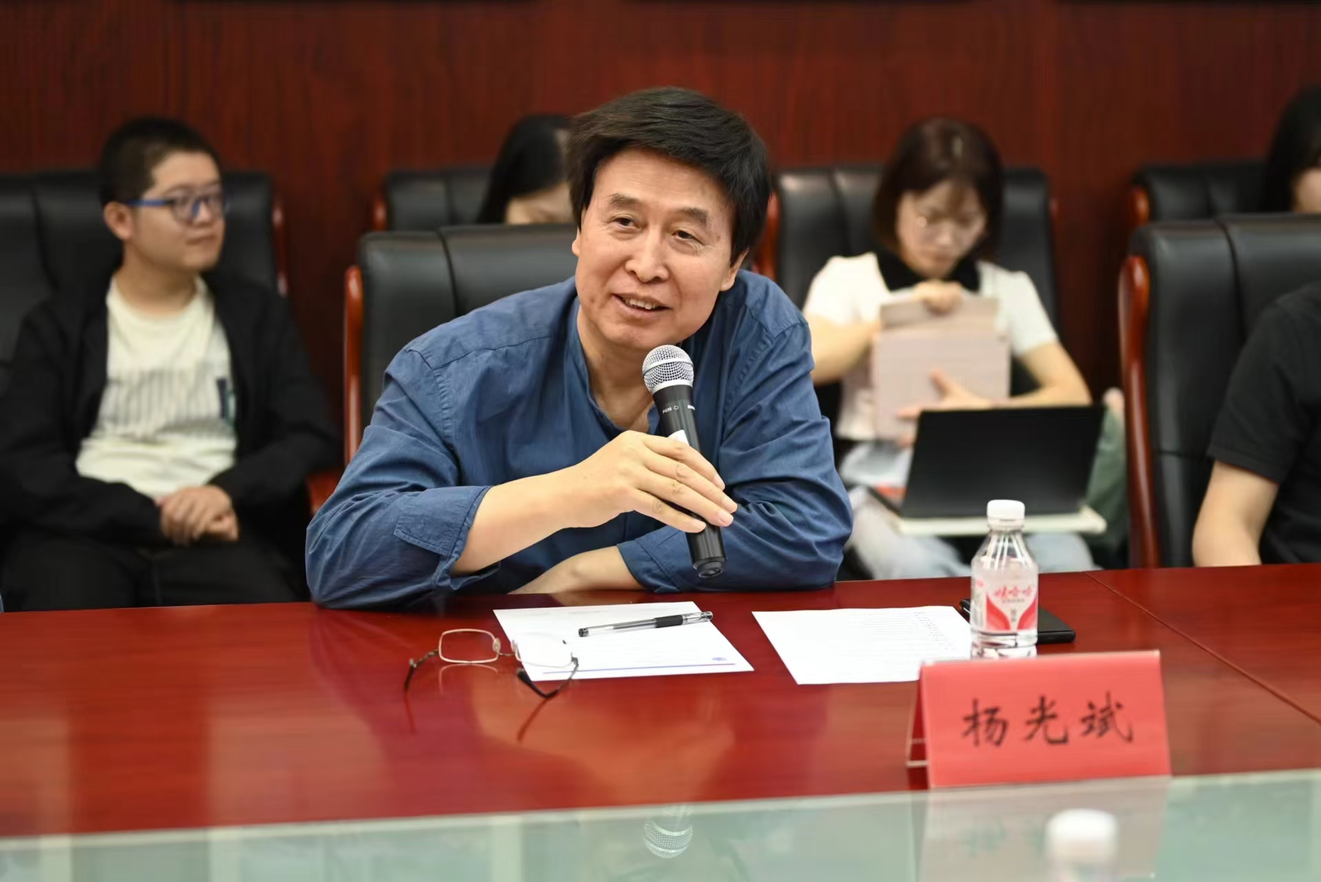 免费色情片