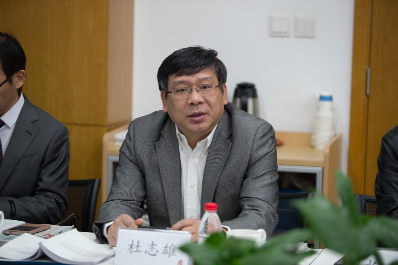 免费色情片