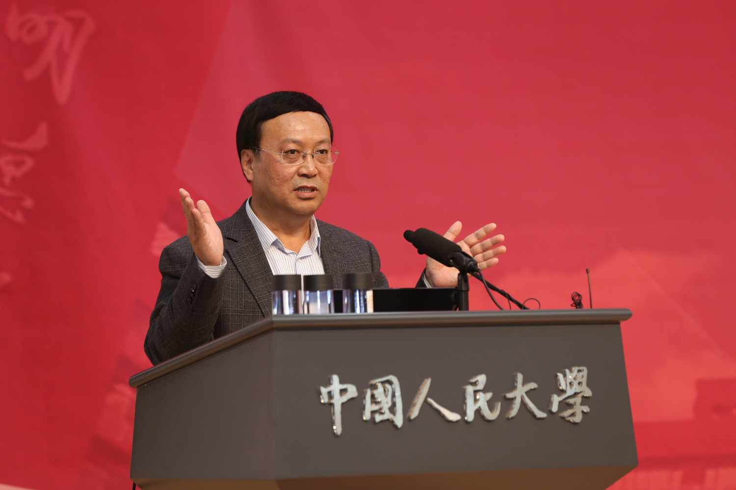免费色情片