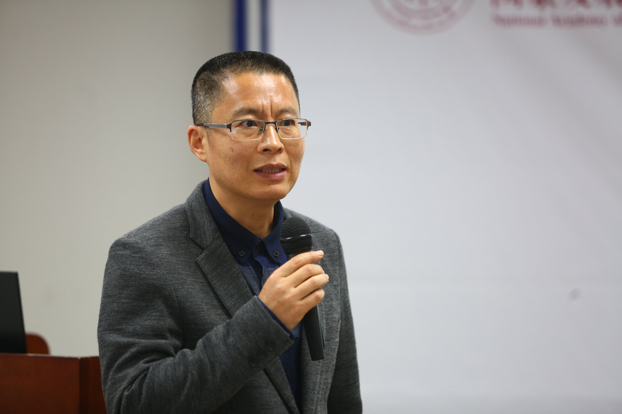 免费色情片