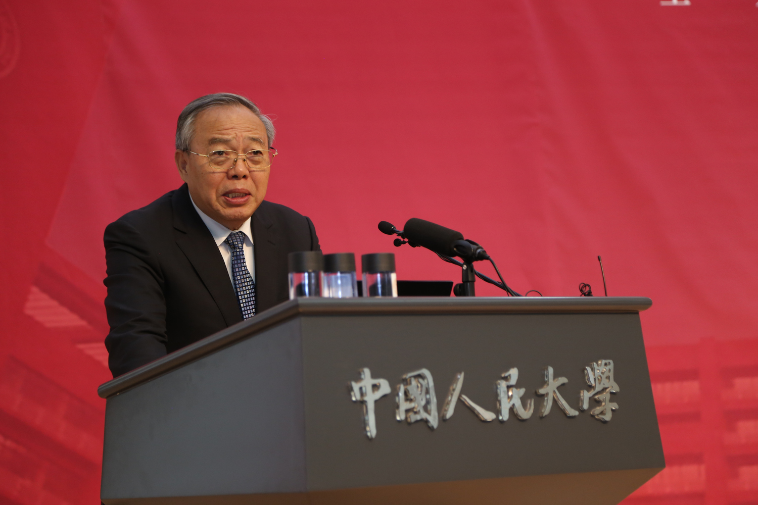 免费色情片