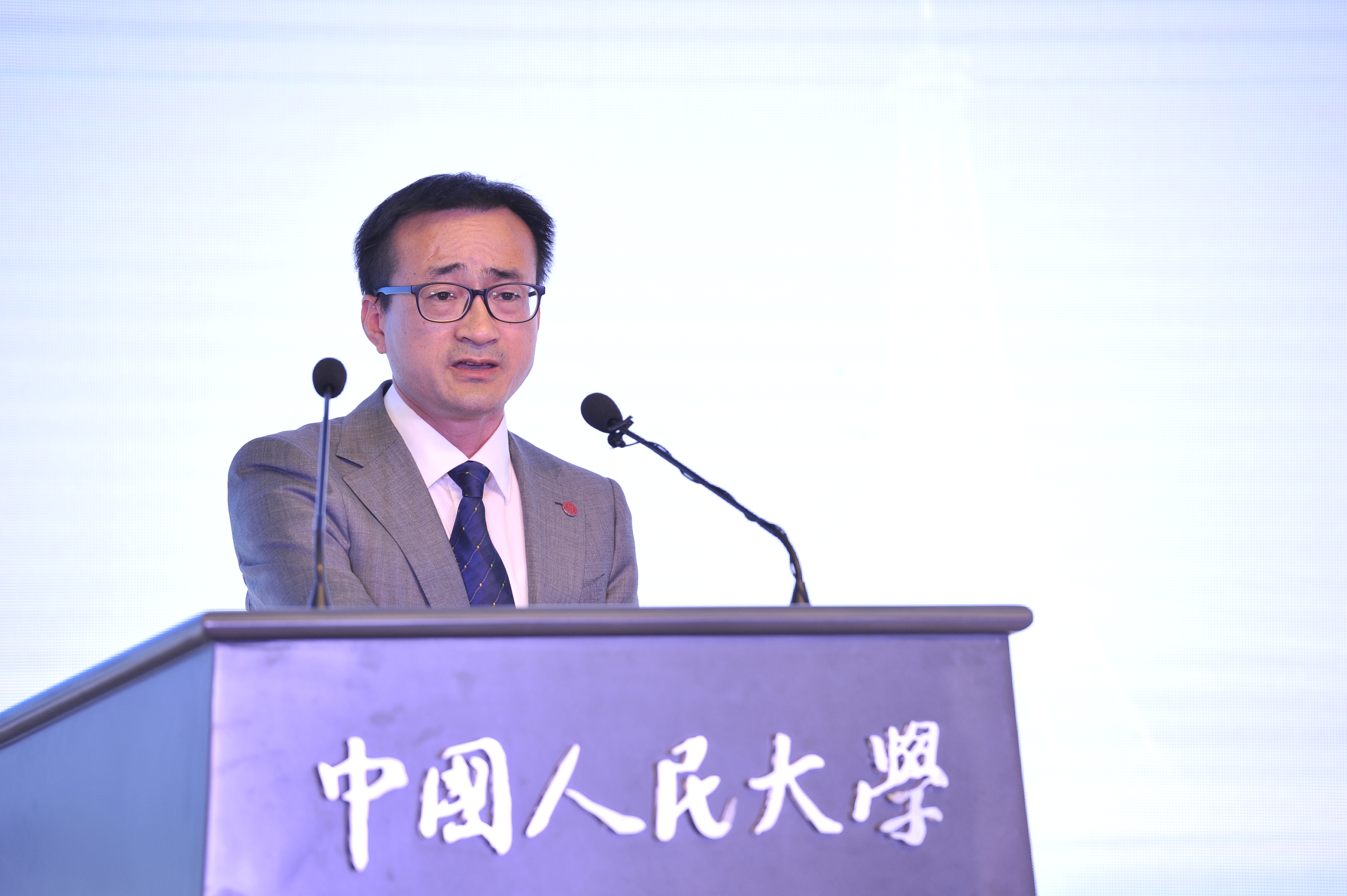免费色情片