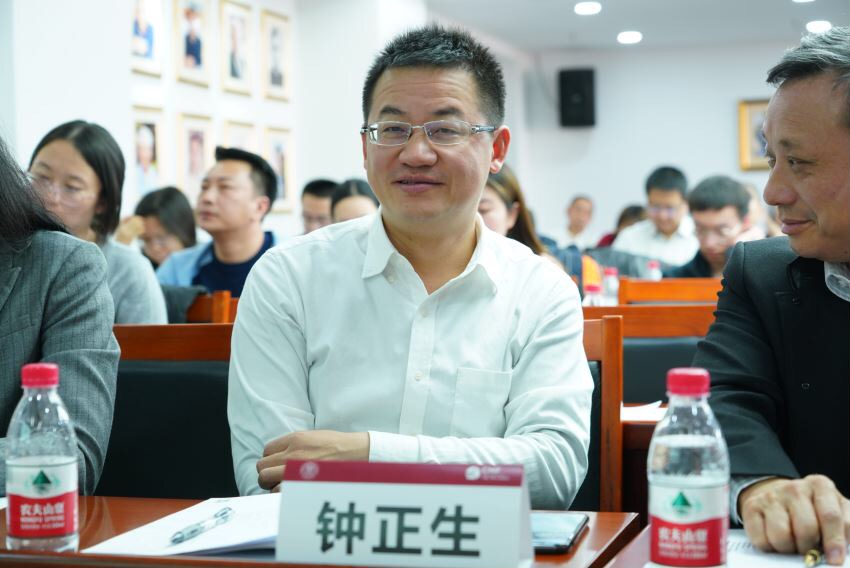 免费色情片