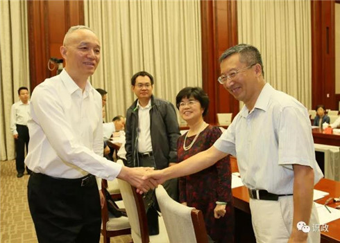 免费色情片