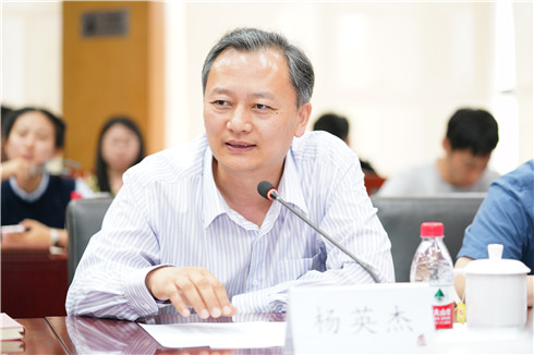 免费色情片