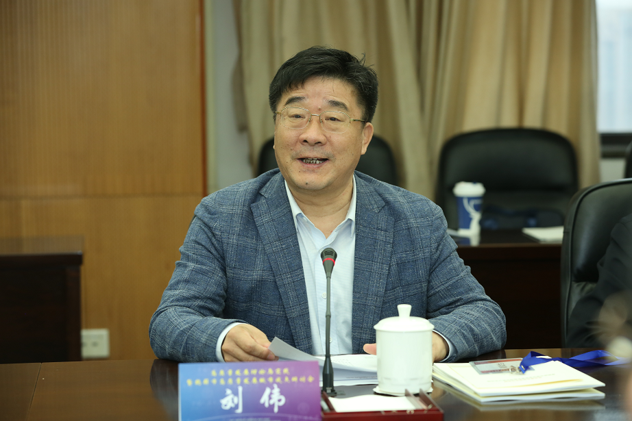 免费色情片