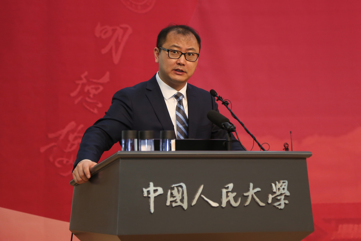 免费色情片