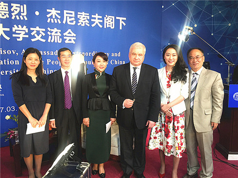 免费色情片
