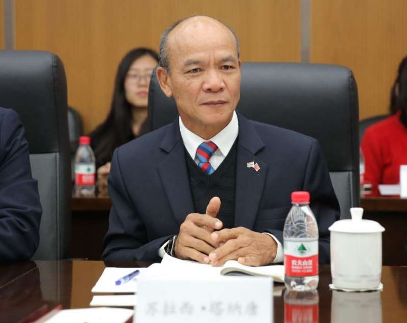 免费色情片